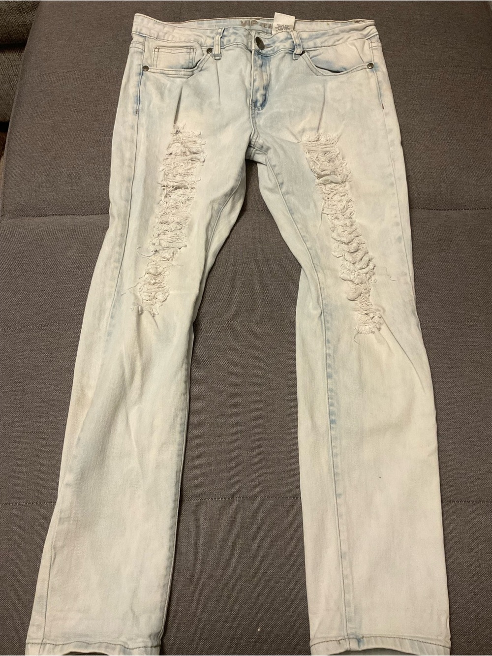 VIP women’s Light Wash Distressed ripped Jeans Casual Slim Fit size 9/10